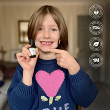 Load image into Gallery viewer, Smiling child holding H-Warts Formula Highlights third-party tested, 100% natural, over 1 million sold; effective for common, plantar, flat, facial, body, and nail warts.
